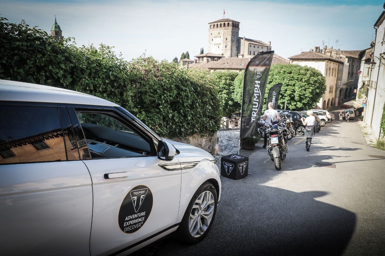 Triumph Adventure Experience: quando la moto va a braccetto con l'architettura